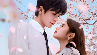 中国ドラマ「素敵な恋の咲かせかた」より、ジャン・リンホー（張凌赫）演じるホー・スーイエ（左）。中国では、恋愛モードのときだけ策士になるホー・スーイエに魅了され、癒やされる視聴者が続出した