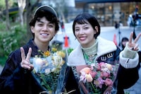 映画「楓」オフショット。福士蒼汰が撮影した石井杏奈（右）、宮近海斗（左）