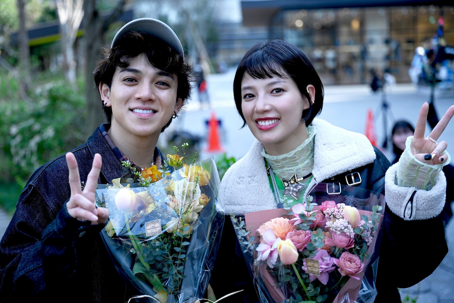 映画「楓」オフショット。福士蒼汰が撮影した石井杏奈（右）、宮近海斗（左）