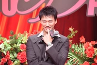 Netflix映画「10DANCE」配信記念イベントより、メイキング映像を鑑賞する竹内涼真