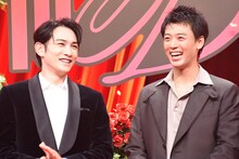 Netflix映画「10DANCE」配信記念イベントの様子。左から町田啓太、竹内涼真