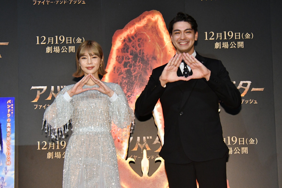 「アバター：ファイヤー・アンド・アッシュ」ファイヤーステージイベントより、島袋聖南（左）と石倉ノア（右）