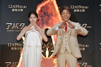 「アバター：ファイヤー・アンド・アッシュ」ファイヤーステージイベントより、川口葵（左）と武尊（右）