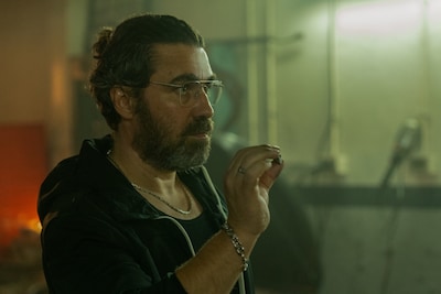 「アウトローズ」より、サルヴァトーレ・エスポジト演じるスラヴコ