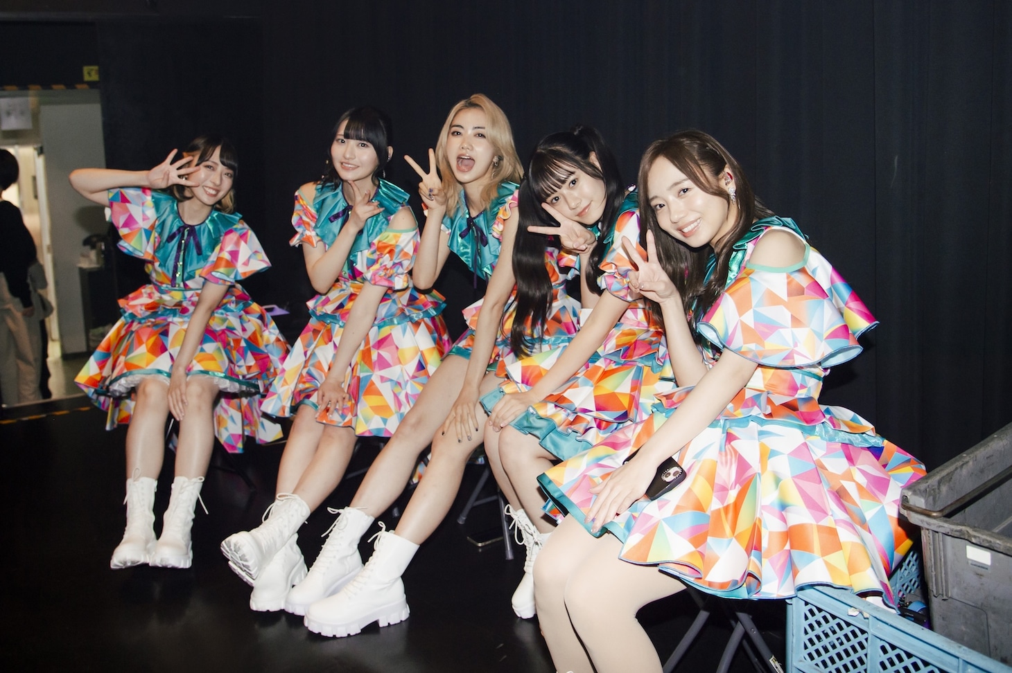 「恋愛裁判」メイキング写真。左から今村美月、桜ひなの、小川未祐、仲村悠菜、齊藤京子