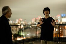 「恋愛裁判」メイキング写真。間山敬役の倉悠貴（右）