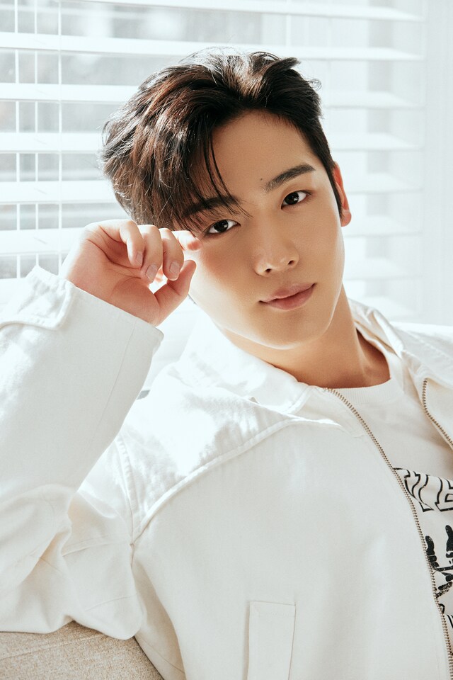 韓国ドラマ「第4次恋愛革命 ～出会いはエラー：恋はアップデート～」でカン・ミンハクを演じたキム・ヨハン（WEi）