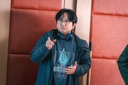 韓国ドラマ「第4次恋愛革命 ～出会いはエラー：恋はアップデート～」の監督ユン・ソンホ