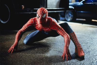 「スパイダーマン」場面写真 ©2002 Columbia Pictures Industries, Inc. All Rights Reserved. | MARVEL and all related character names: © & ™ 2021 MARVEL.