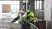 「仮面ライダーアインズ withガールズリミックス」場面写真。仮面ライダーハクビ ニンジャフォーム