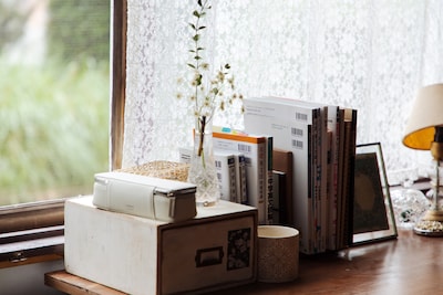 映画「白の花実」より、莉花のデスク