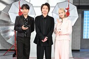 左から山崎育三郎、藤原竜也、井桁弘恵