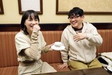 「飯尾和樹のずん喫茶～大みそかSP～」より、飯尾和樹（右）とのん（左）