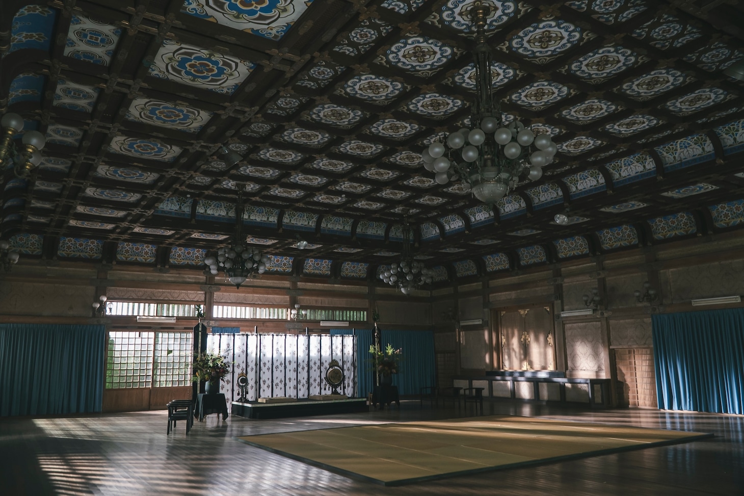 「鬼の花嫁」メイキング写真。鬼龍院家の屋敷内の一部