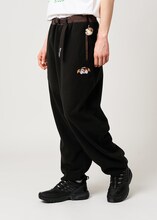 「グレムリン」×グラニフのコラボアイテム明日発売　ニット、ルームウェア、時計など