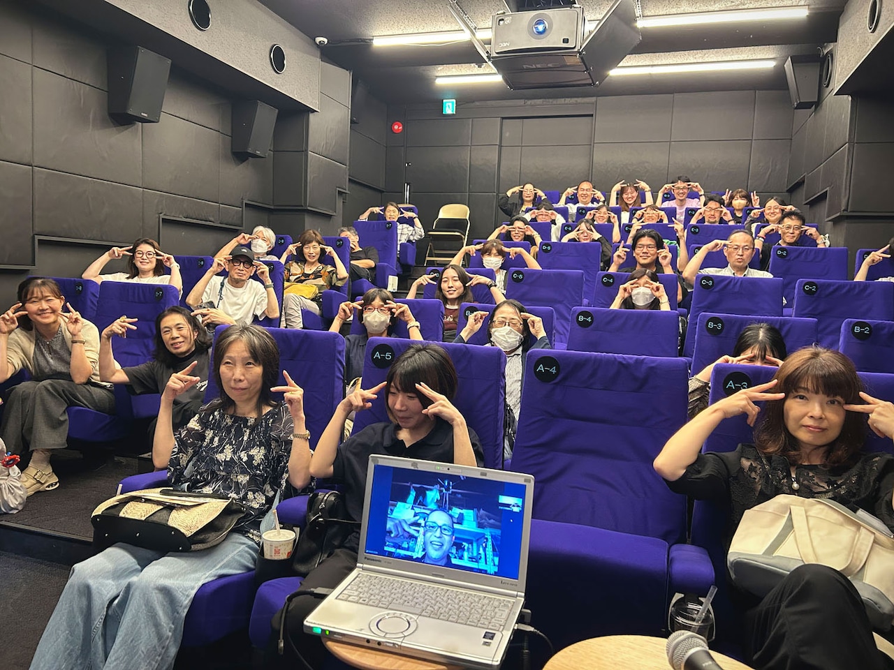 第10回「コマ撮り座談会」の様子。「JUNK WORLD」が上映され、監督の堀貴秀がオンライン登壇した