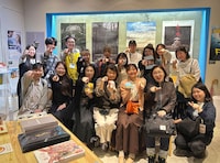 第6回「コマ撮り座談会」参加者の集合写真。「ドワーフ特集～プロューサーが語る合田作品～」をテーマに開催された