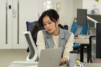 ドラマ「ラムネモンキー」より、中越典子演じる小野寺さつき