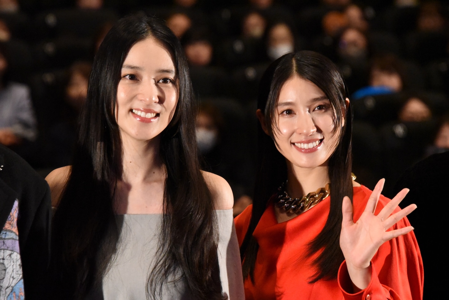 左から武井咲、土屋太鳳