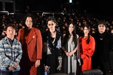 「るろうに剣心」舞台挨拶の様子。左から谷垣健治、青木崇高、佐藤健、武井咲、土屋太鳳、大友啓史