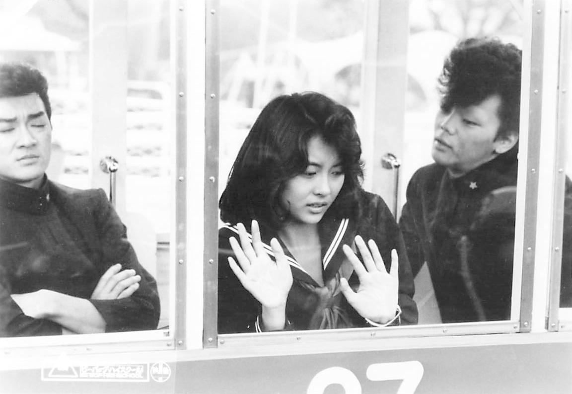 映画1作目「ビー・バップ・ハイスクール」より、左からヘビ次、今日子（演：中山美穂） 、ネコ次  ©1985 東映 セントラル・アーツ