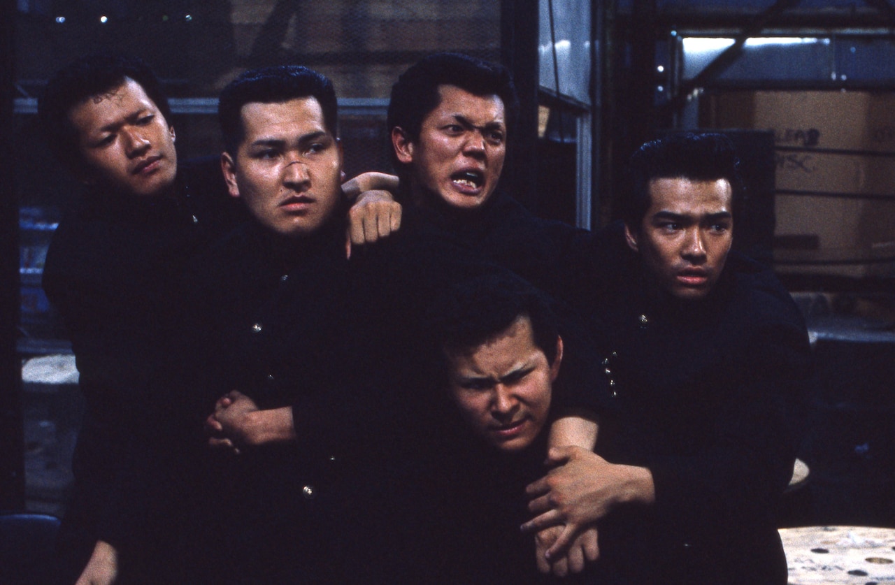 5作目「ビー・バップ・ハイスクール 高校与太郎音頭」より。左から渡辺、工藤、サダ（演：関根慎一）、カク（演：篠原壮明）、イサム（演：松井哲也） ©東映