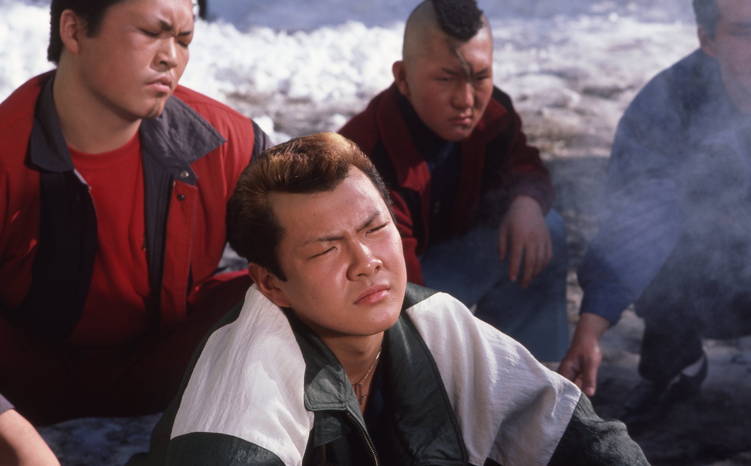 3作目「ビー・バップ・ハイスクール 高校与太郎行進曲」より。前列がリョウこと須賀良治。後列は左から巻田（演：峰松毅）、大平（演：山田義治） ©東映