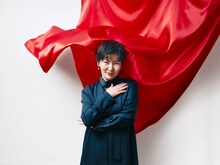 映画「黄金泥棒」の主題歌を担当する広瀬香美