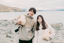 映画「楓」のニュージーランド撮影最終日の様子。左から福士蒼汰、福原遥