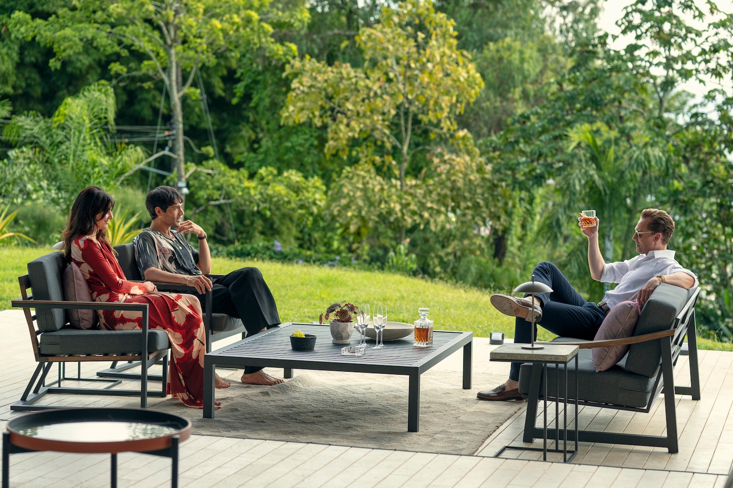 ドラマ「ナイト・マネジャー」シーズン2 場面写真