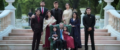 インド映画「ANIMAL」場面写真。アニル・カプール演じる鉄鋼王・バルビールの誕生日パーティーのシーン