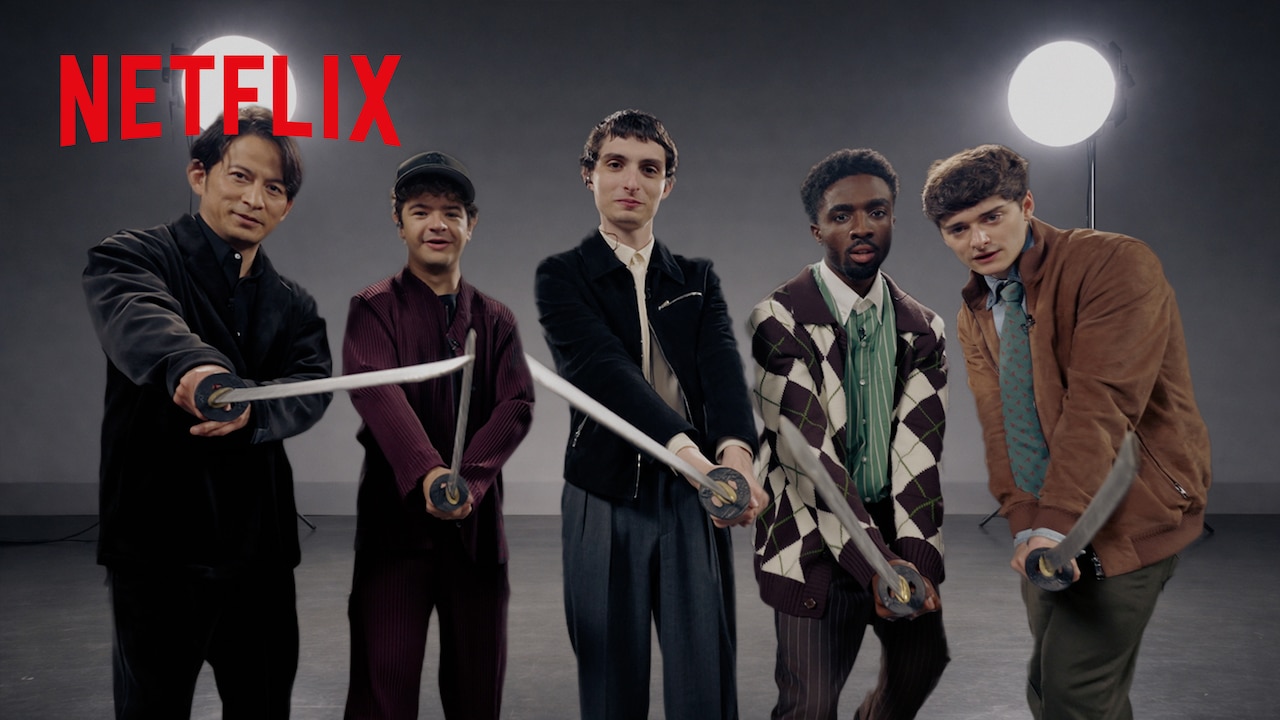 Netflixシリーズ「イクサガミ」「ストレンジャー・シングス 未知の世界」コラボ映像の出演者。左から岡田准一、ゲイテン・マタラッツォ、フィン・ヴォルフハルト、ケイレブ・マクラフリン、ノア・シュナップ