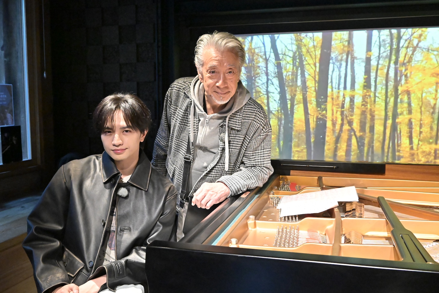 12月28日「じゅん散歩歳末DX 2025」より、ピアノの生演奏で高田純次（奥）を弱らせた中島健人（手前）