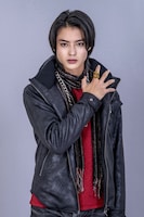 遠野吠 / ゴジュウウルフ役の冬野心央