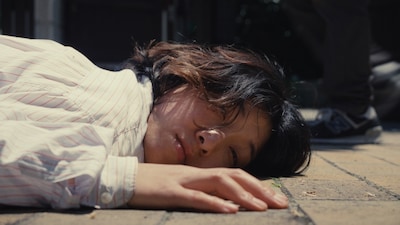 「まっすぐな首」場面写真