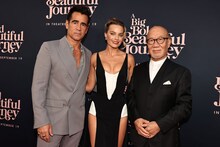 「ビューティフル・ジャーニー ふたりの時空旅行」に出演したコリン・ファレル（左）とマーゴット・ロビー（中央）、音楽を担当した久石譲（右）