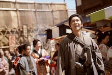 柄本佑×渡辺謙「木挽町のあだ討ち」場面カット到着、長尾謙杜と北村一輝がもみ合いに