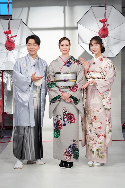 「おしゃれクリップ」1月4日放送回の様子。ゲストの観月ありさ（中央）と、MCの山崎育三郎（左）、井桁弘恵（右）