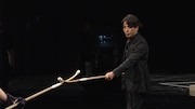 「明鏡止水 武のKAMIWAZA」第2回「武の物語」より、なぎなたの間合いを味わう岡田准一