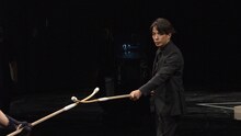 「明鏡止水 武のKAMIWAZA」第2回「武の物語」より、なぎなたの間合いを味わう岡田准一