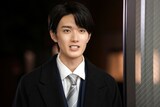 山中柔太朗（M!LK）演じる黒崎絢人。「黒崎さんの一途な愛がとまらない」TVerオリジナルストーリー第1話では、晴れて小春と知人となり、舞い上がる黒崎の姿が描かれる