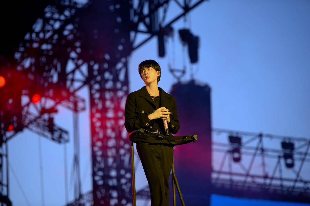 RUNSEOKJIN_EP.TOUR THE MOVIE」入場特典第2弾のカレンダー付きフォト