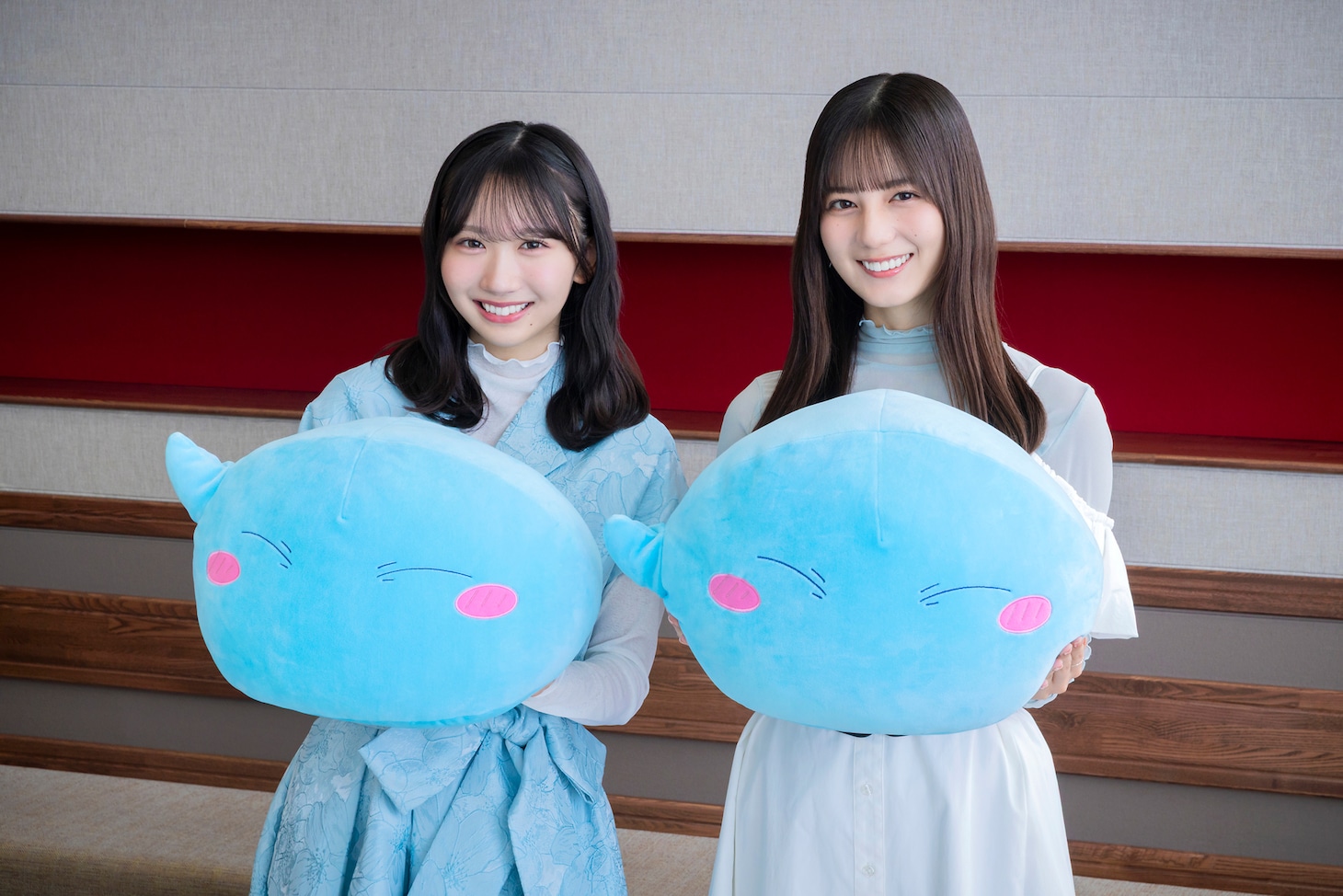 左から藤嶌果歩と小坂菜緒。それぞれの転生したいものは羊と魔法使い