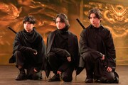 ドラマ「TOKYO 巫女忍者」でエリート忍者を演じるRUI（中央）、KANON（左）、ADAM（右）