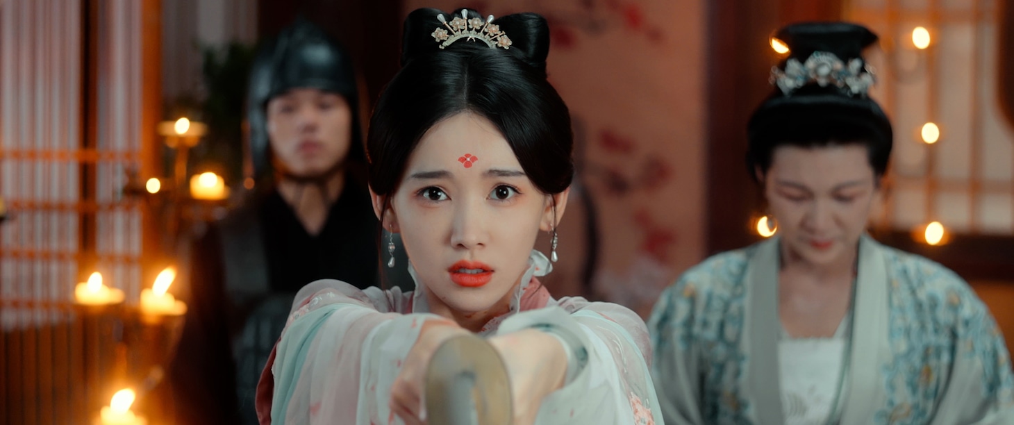 中国ドラマ「命書執筆～運命を書き換える恋と覚醒～」のヒロイン蘇雲綺（スー・ユンチー）。“悪女”としての末路に抗い、自らの手で未来を書き換えようとする。演じたのは中国ショートドラマ界のトップ女優と称されるリー・ムーチェン（李沐宸）