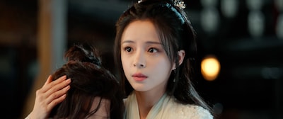 丞相の庶女・蘇落落。演じたのは中国ドラマ「長月輝伝～愛と救世の輪廻～」「花轎喜事」などで知られるジャオ・ムーイェン（趙慕顔）