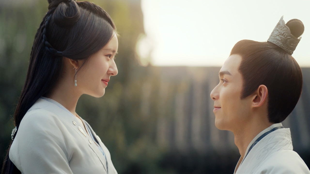 チャオ・ルースー（趙露思）演じる程少商（左）とウー・レイ（呉磊）演じる凌不疑（右）