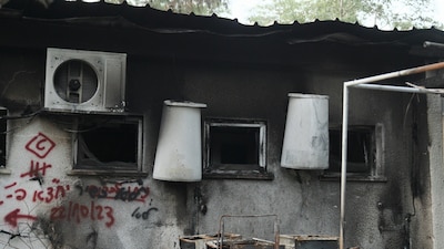 「ホールディング・リアット」場面写真