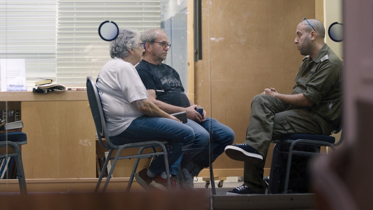 「ホールディング・リアット」場面写真