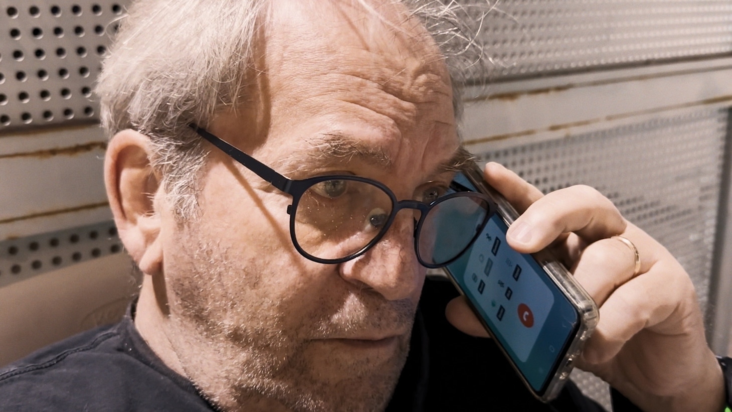 「ホールディング・リアット」場面写真